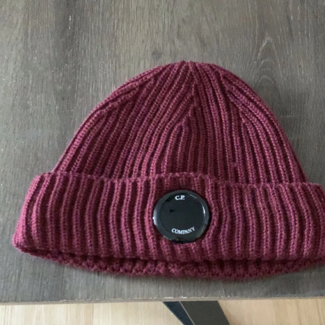CP Compny mössa vin röd aldrig använd 