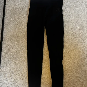 Radiant scrunch tights Relode - Svarta radiant scrunch tights från Relode