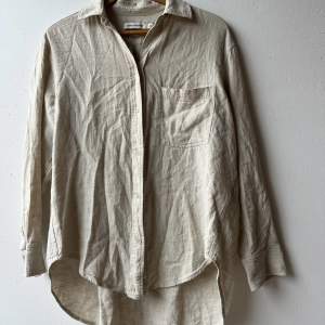 Fin skjorta från carin wester, oversize i Strl, köparen står för frakten 