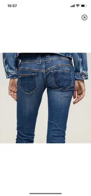 Hej! Säljer dessa super fina pepe jeans! Använd fåtal gånger så i fint skick! Dom är stolek 24x32 och passar mig som är 161-165 🥰köptes för 999 kr! Skriv privat för egna bilder. PRIS GÅR ATT DISKUTERA 