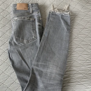 Jeans  - Gråa snygg Zara jeans 