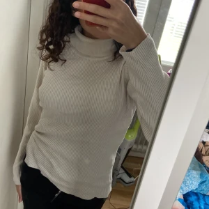 Stickad tröja - Köpt nyligen 