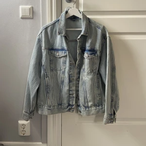 Jeansjacka från hm  - Knappt använd jacka från hm 