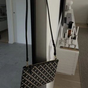Marlene Birger väska/clutch  - Supersnygg helt oanvänd marlene birger väska.  Modellen heter ”Ivy purse”  Nypris är 900kr  Säljer för 600kr + frakt 