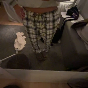 pjymas byxor  - dessa brallorna från hm som är i strolek Xl men sitter som en smäck på en S/M❤️‍🔥❤️‍🔥❤️‍🔥