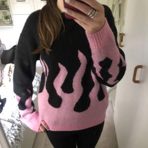 Jättecool tröja med rosa eldflammor från Lindex💖Jättemjuk och perfekt till hösten 👌😍