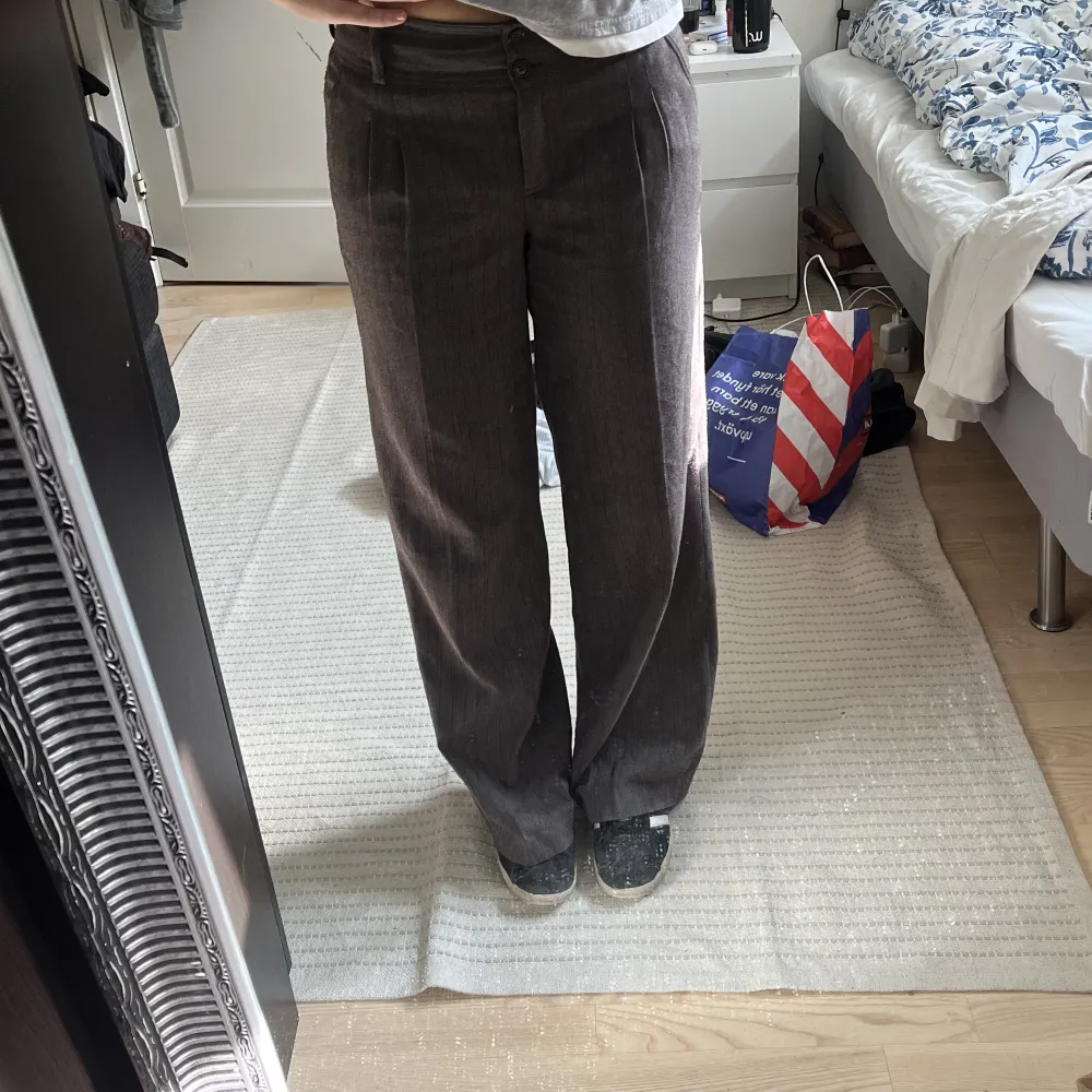 Jag är 169cm jätte bekväma, nästan oanvända💫. Jeans & Byxor.