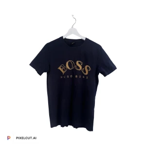 Hugo boss T-shirt  - Hugo boss Köpt på johnells  Knappt använd 