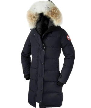 Canada goose Shelburne - Säljer nu min canada goose shelburne jacka i storlek M. Jackan är i gott skit och är använd 2 vintrar. Mer bilder kan skickas på PM. Kan fraktas. Jackan säljs då den blivit stor på mig.  Färg: svart  Pris diskuteras!🩵 
