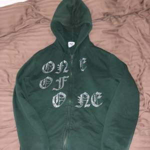 One Of One hoodie storlek L  retail 1300 mitt pris 400