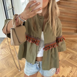 Dröm jackan🥰🥰 - Säljer drömmigaste jackan som är så unik!!🥰🥰🥰 skeiv vid fler frågor 