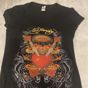 Ed Hardy T-shirt  - Skit snygg ed Hardy T-shirt , använd gärna köp nu