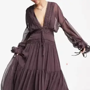 Assnygg lila klänning från Asos. Den är helt utsåld och endast använd en gång. 