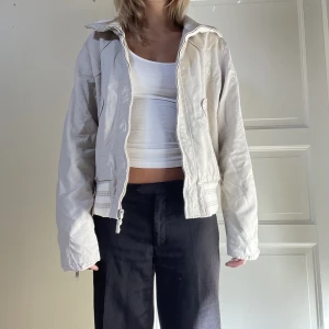Beige höstjacka - Beige höstjacka från Kappahl stl L men mer som s/m