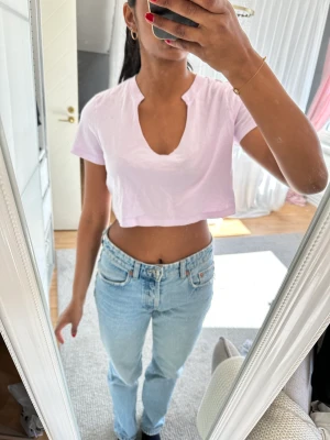 T-shirt - Helt ny lila t-shirt i storlek XS