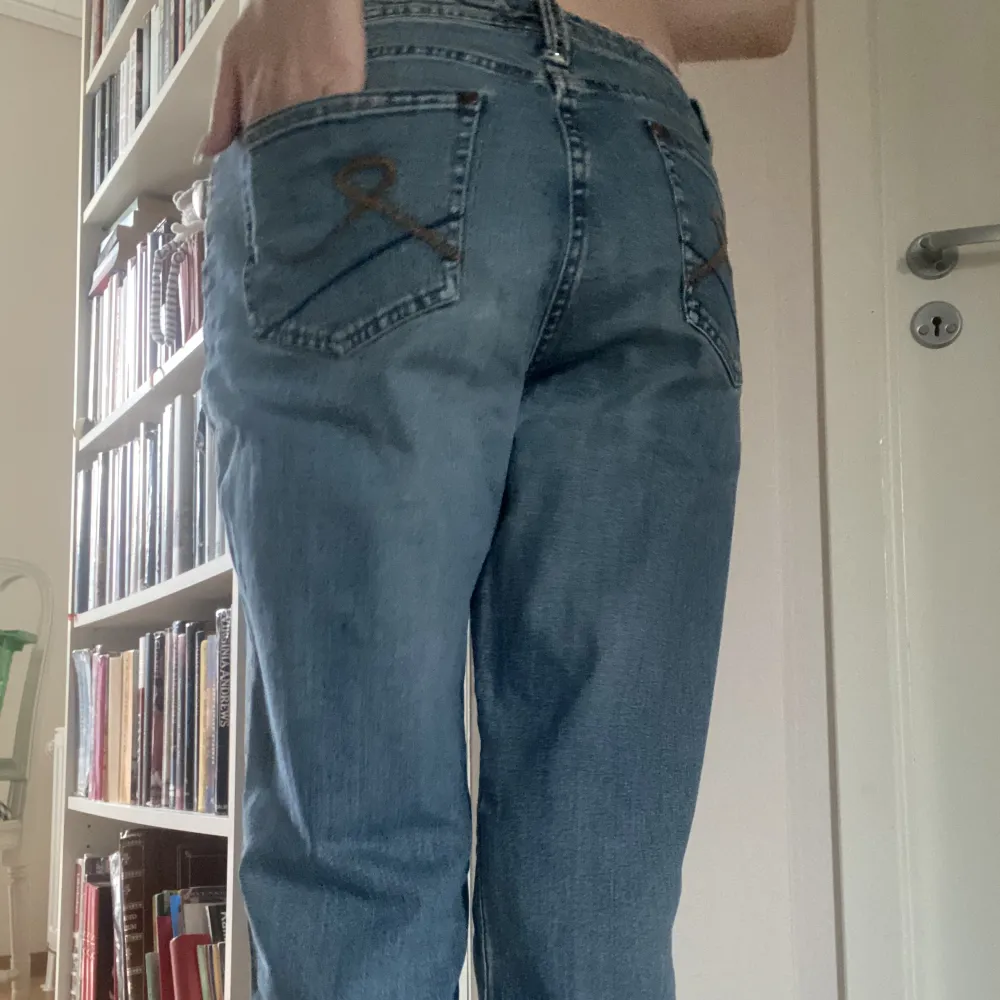 Innerbenslängden 76cm midjemåttet 83cm💕. Jeans & Byxor.