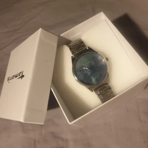 Klocka  - Tamaris armbandsur  Nytt och oanvänt - kvar i originalkartongen. Nypris drygt 1000