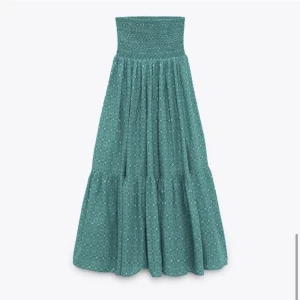 Långkjol  - Långkjol från zara  som jag haft under sommaren men märkt att det inte riktigt är min stil då den inte kommit till användning. Kjolen är i storlek s men passar storlekarna xs-m skulle jag säga då den är väldigt stretchig i materialet.pris kan diskuteras