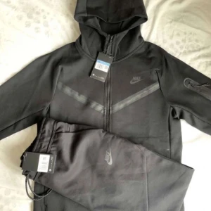 Svart Nike tech set  - Bra skick som ny