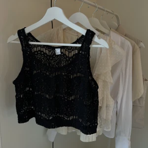 Linne i spets - jättefint linne i spets från h&m i strl 36 men passar även 34🤍 