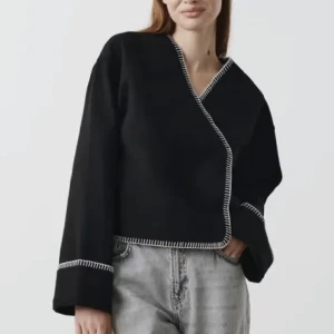 Blanket stich jacket gina tricot - !!!Superfin jacka från gina tricot använd endast en gång! Bud är bindande!!! Köp direkt för 800kr!