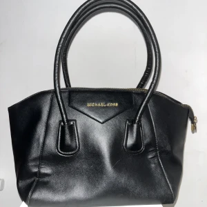 Michael Kors Väska - Fin michael kors väska. I fint skick.  