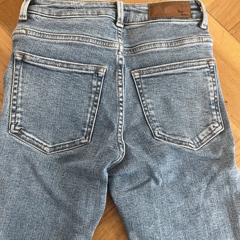Superfina jeans från Bikbok i strl xs. Jeans & Byxor.