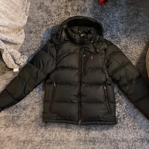 Ralph lauren jacka - Jättefin ralph lauren jacka som bara är använd ett fåtal gånger.