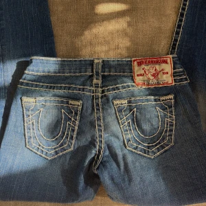 True religion jeans  - Skitsnygga true religion jeans, toppskick🤍 Innebenslängd- 77cm, midja rakt över 42 cm 🤎