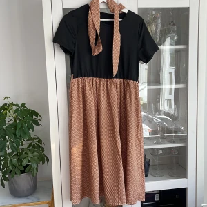 Klänning  - Säljer helt oanvänd klänning 