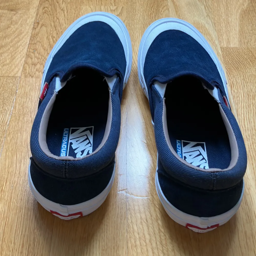 Vans slip-on pro! Skatesko!  Mycket tjusiga men tyvärr för små för mig :(  storlek 7,5/40 . Skor.