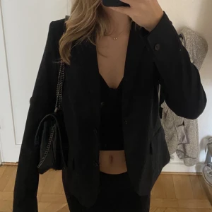 kavaj - säljer min kavaj från kappahl som inte kommer till användning längre💓 storlek 36 i jättefint skick 