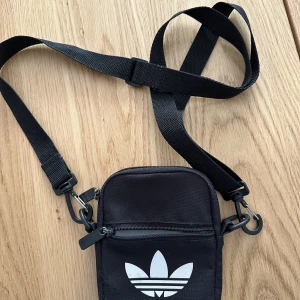 Fest Bag Tref-axelremväska - Bredd: 9cm Höjd: upp till 60cm