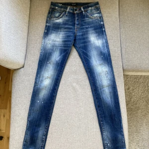 Jack & Jones Jeans - Säljer ett par Jack & Jones Jeans i nyskick då jag köpte fel storlek . Har ett par exakt likadana i en annan storlek som jag använder dagligen.  Storlek 30/34. Kan gå ner i pris vid snabb och smidig affär tveka inte på att skriva om du har några frågor