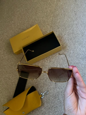 Loewe anagram sunglasses - Trendiga solglasögon från Loewe