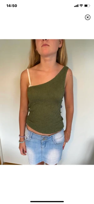 One shoulder top - Helt ny one shoulder top.