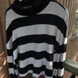 Tröja Gina Tricot  - Tröja från Gina! Storlek S ❤️ SÄLJER ENDAST FÖR 85 kr😍😍