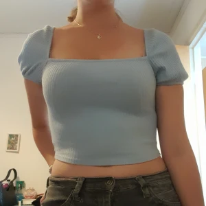 blå tröja - hej, jag säljer den för att den är för liten. Har bara använt den en eller två gånger.