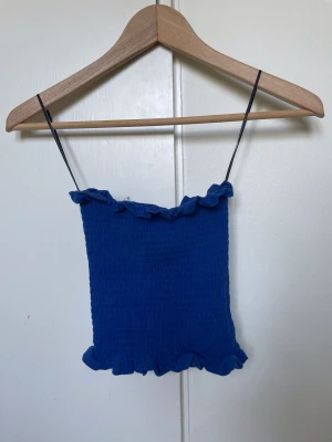 Blå topp - (Bandlös) Storlek XS från H&M 🤍 Köparen står för frakt 