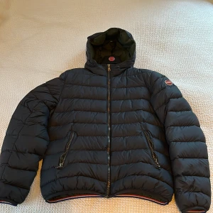 Colmar dunjacka - En dunjacka från colmar, storlek 172,färg mörkblå