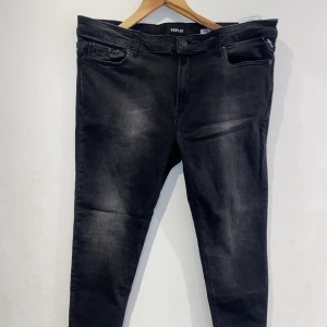 Replay jeans - Replay jeans Modell:Luzien Mycket bra skick, inga defekter Storlek:34/30 Nypris:1199 Pris:399