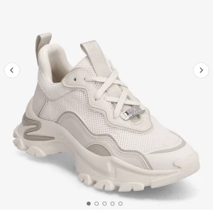 Steve madden - Säljer dessa Steve madden manerva skor ljusblå färg❤️strl 37 skriv för bilder ❤️