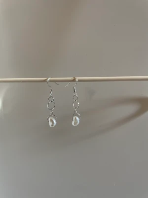 Handgjorda örhänge  - Gemme🤍Säljer dessa så finna handgjorda örhänge