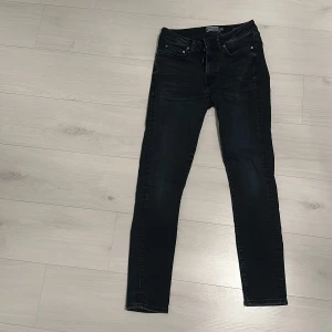 Jeans  - Är som ny 