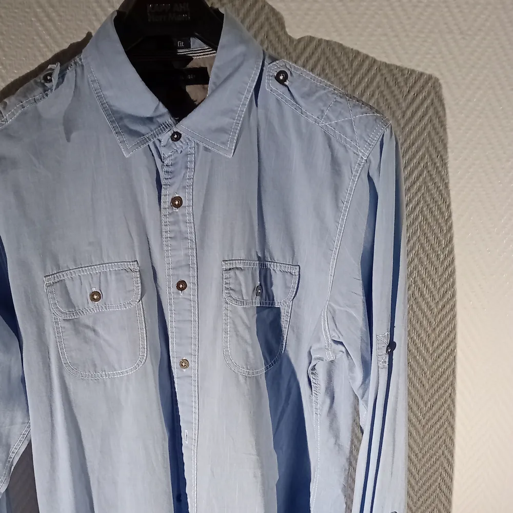 Klassisk Tommy Hilfiger skjorta köpt i USA. Kmappt använd. Skjortor.