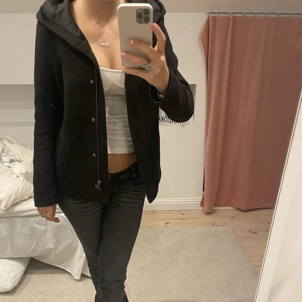 Så fin höstjackan ifrån Only, köpt på Zalando❣️sparsamt använd . Takit.