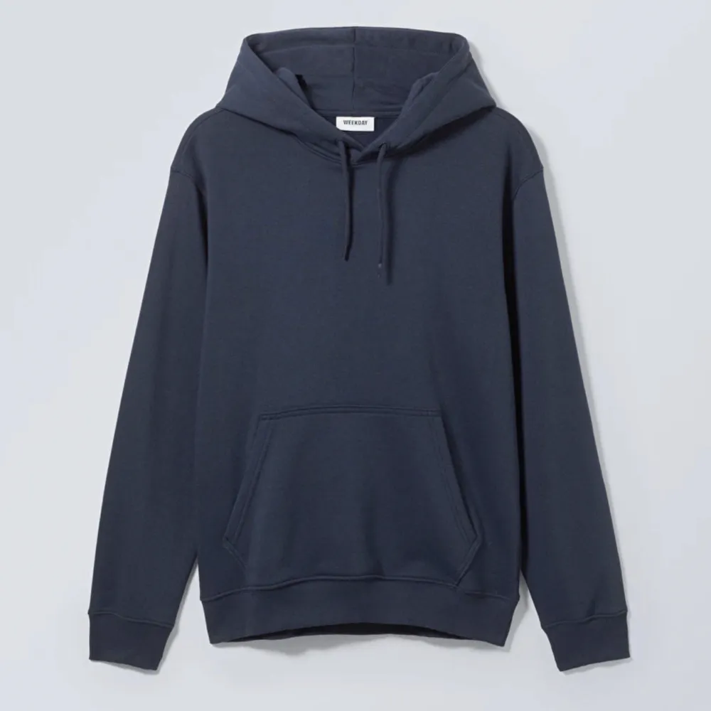 Jättefin marinblå hoodie! Snöret går att ta bort. XS men passar S och M. Hoodies.