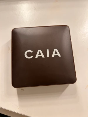Caia bronzer  - Säljer min Caia bronzer då ja köpte för mörk färg. Den är testad några gånger men fungerar inte på mig. Färgen är ”Zanzibar”