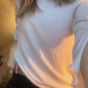 Blus  - En blus som inte kommer till andvändning den är lite rosa beige 