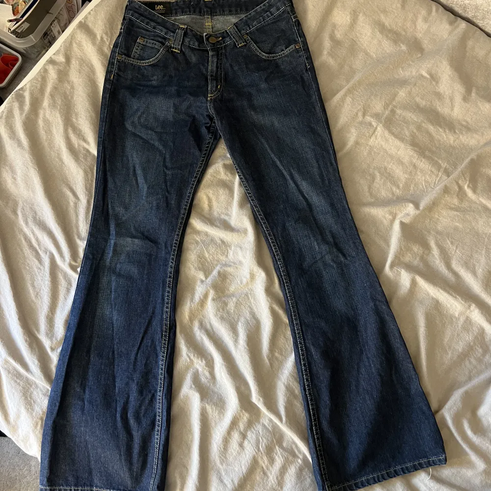 Jag säljer dessa fina jeans som tyvärr inte kommer till användning❤️‍🔥. Jeans & Byxor.